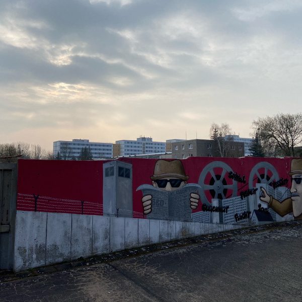 Graffiti an der Zufahrt zur ehemaligen MfS_Untersuchungshaftanstalt