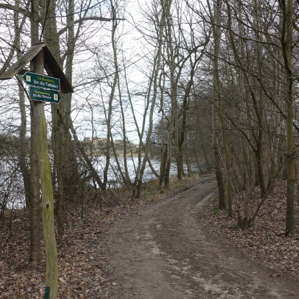 Wegweiser am Krummen See